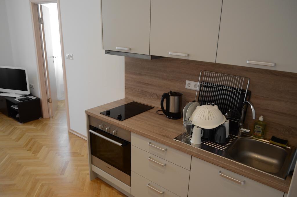 Apartment Milani With Private Garage Opatija Quarto foto